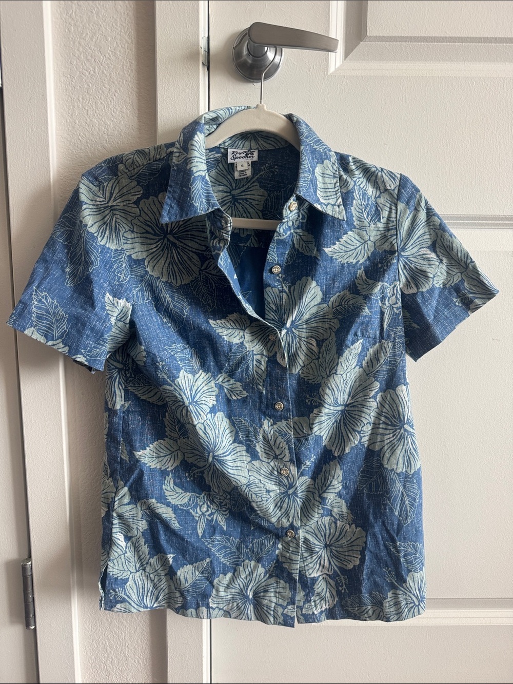 Blue Floral Short-Sleeve Button-Up Shirt - Reyn Spooner Size Small Womens